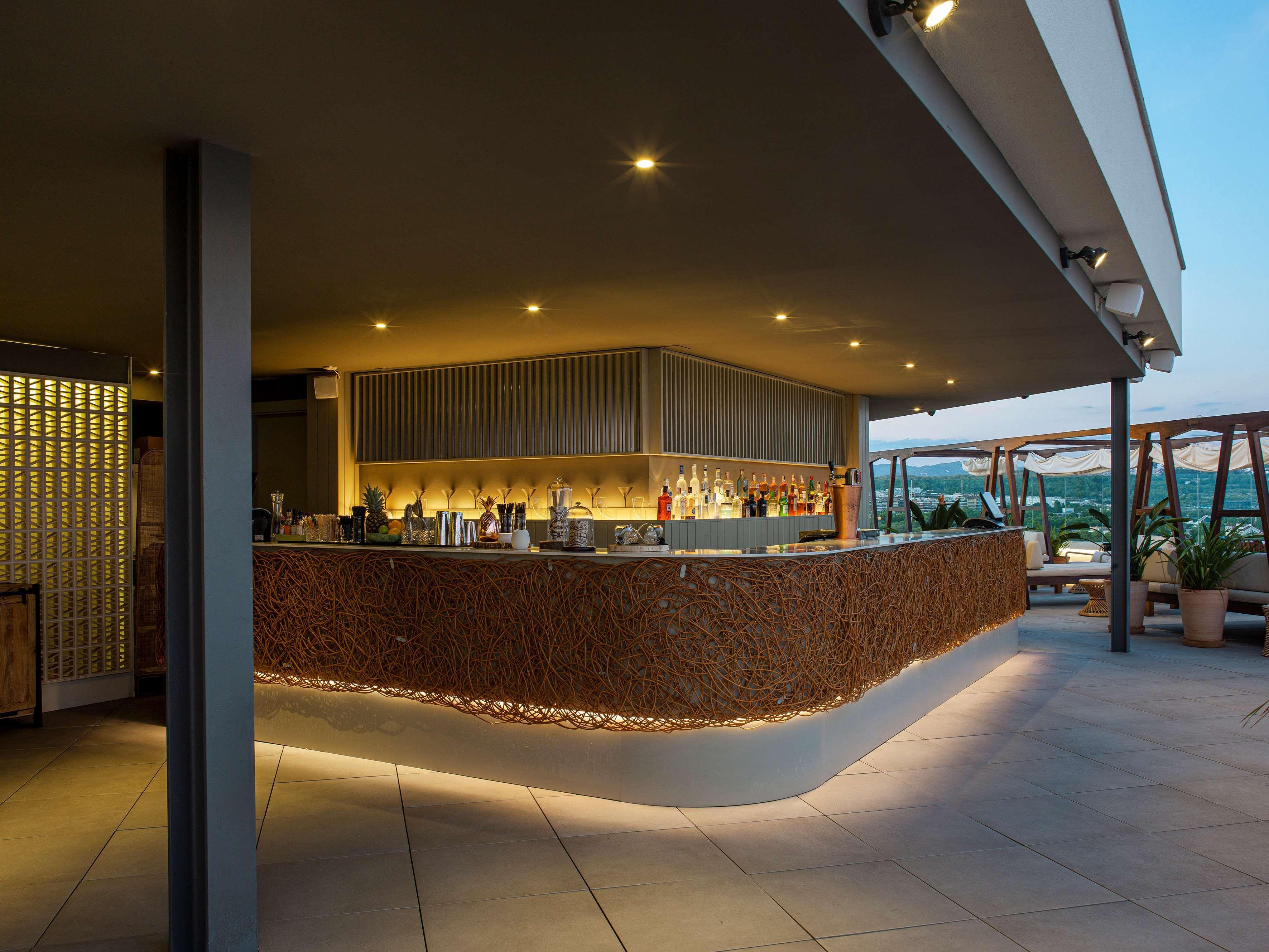 เอ็มอี ซิตเจส เตร์รามาร์ Hotel ซีเจส ภายนอก รูปภาพ The bar at the rooftop
