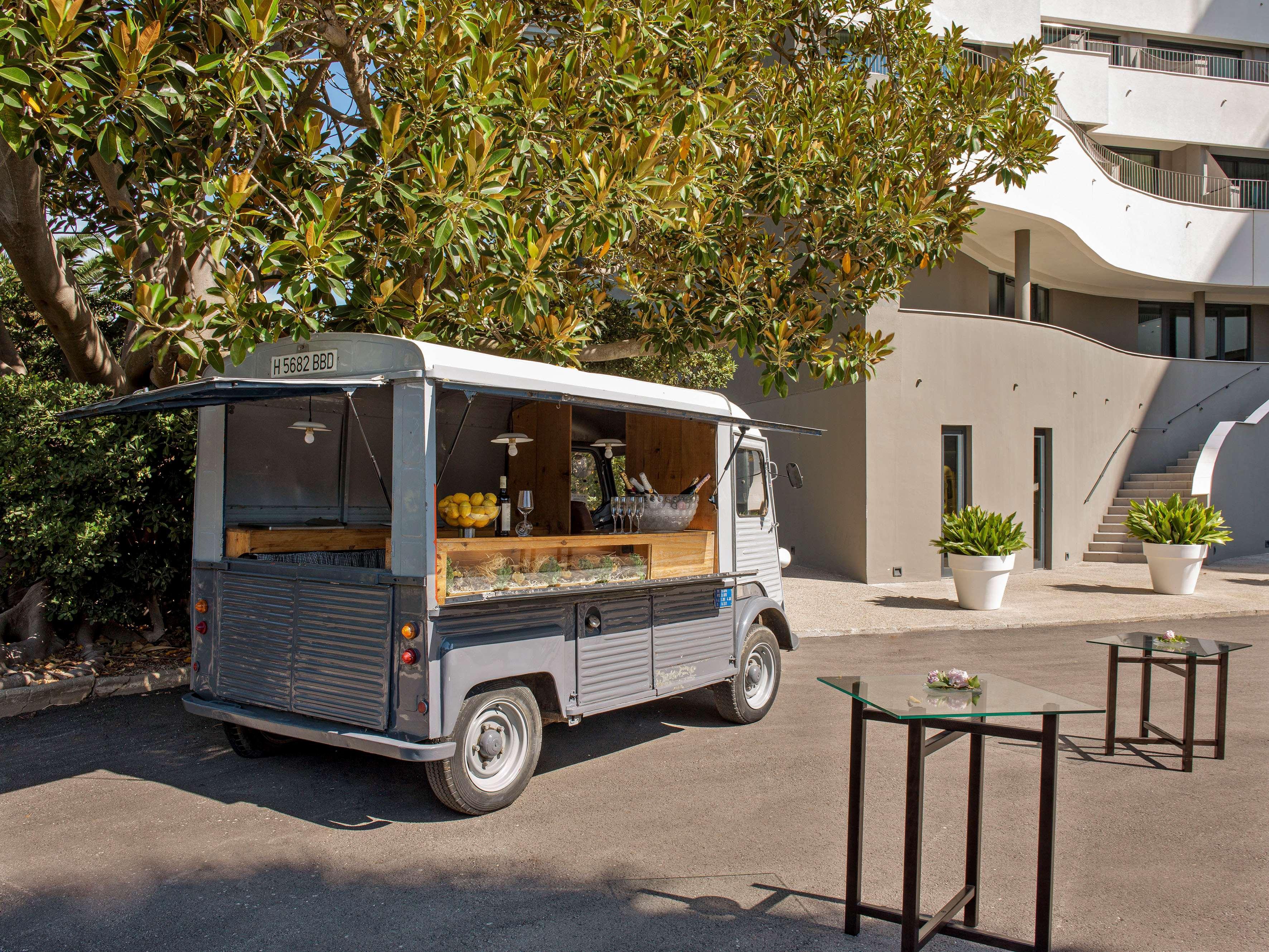 เอ็มอี ซิตเจส เตร์รามาร์ Hotel ซีเจส ภายนอก รูปภาพ A food truck in San Francisco