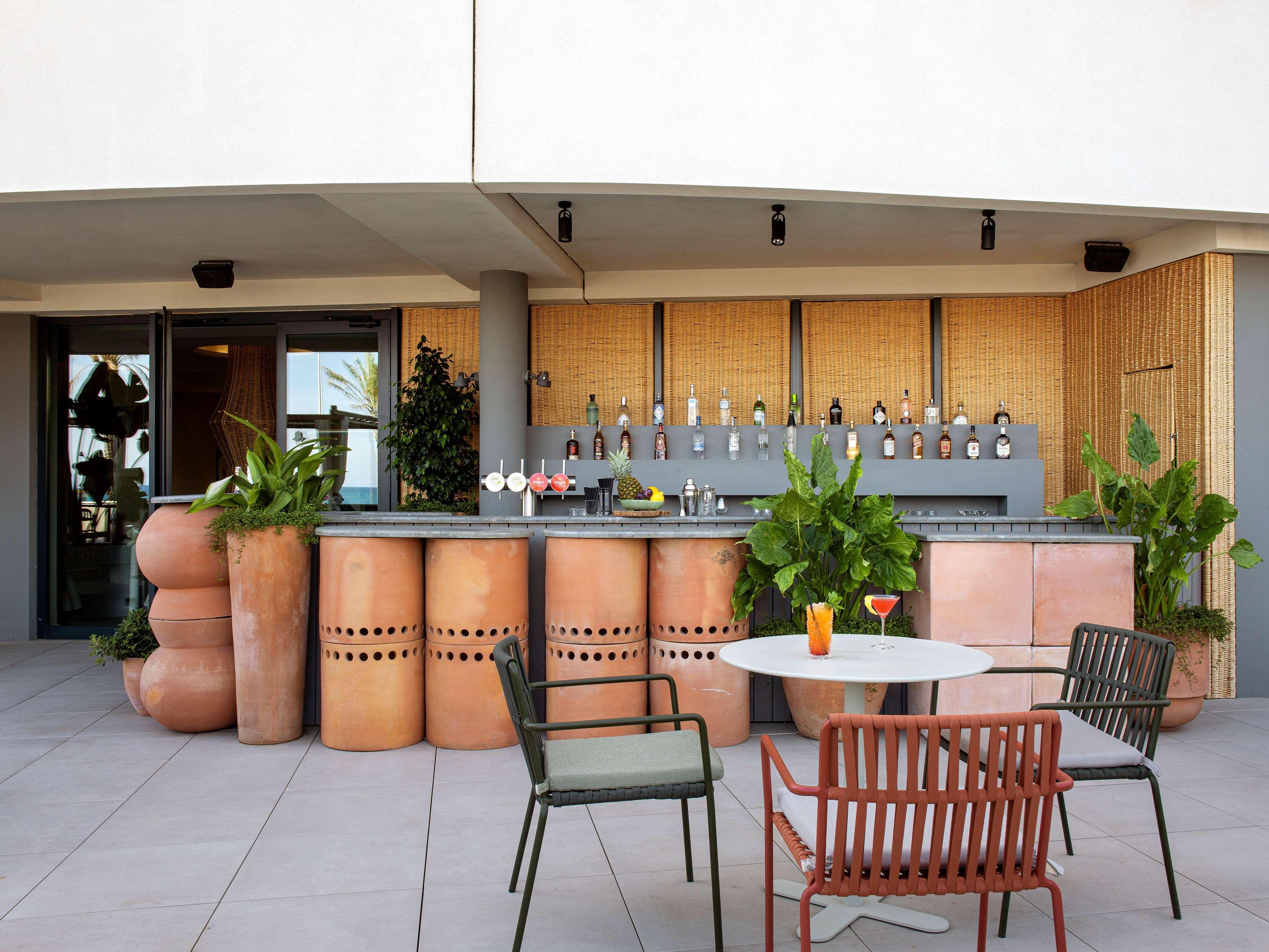 เอ็มอี ซิตเจส เตร์รามาร์ Hotel ซีเจส ภายนอก รูปภาพ The rooftop bar at the hotel