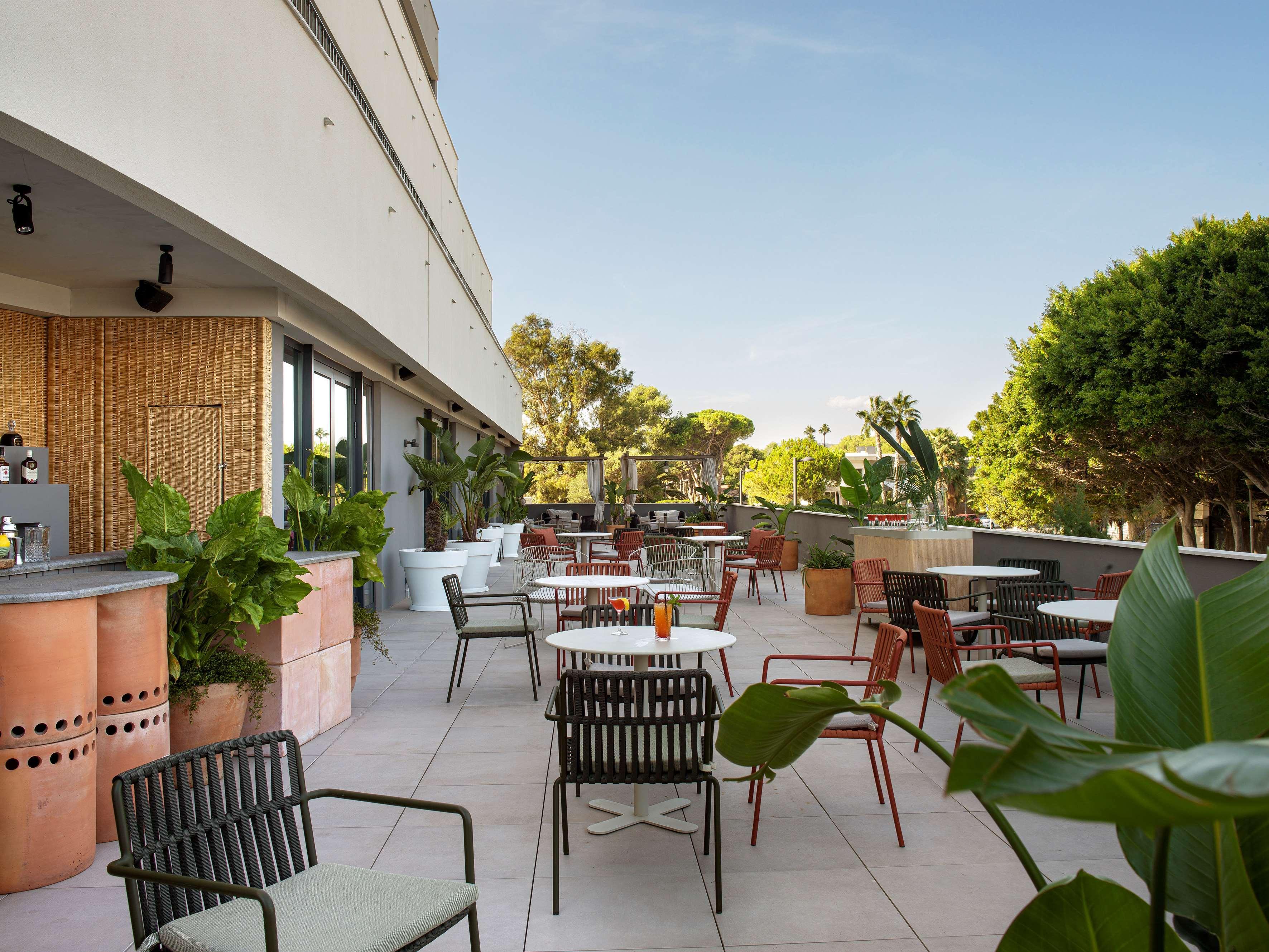 เอ็มอี ซิตเจส เตร์รามาร์ Hotel ซีเจส ภายนอก รูปภาพ The rooftop bar at the West Hollywood Edition
