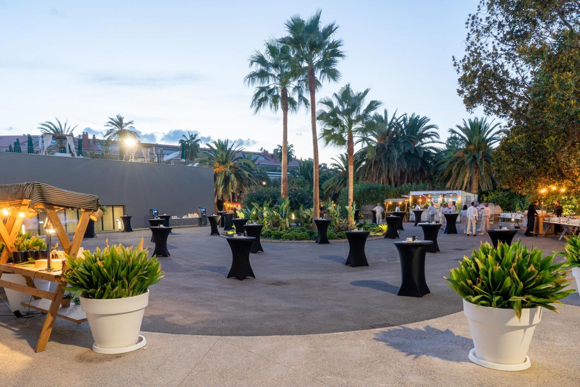 เอ็มอี ซิตเจส เตร์รามาร์ Hotel ซีเจส ภายนอก รูปภาพ The garden of the museum