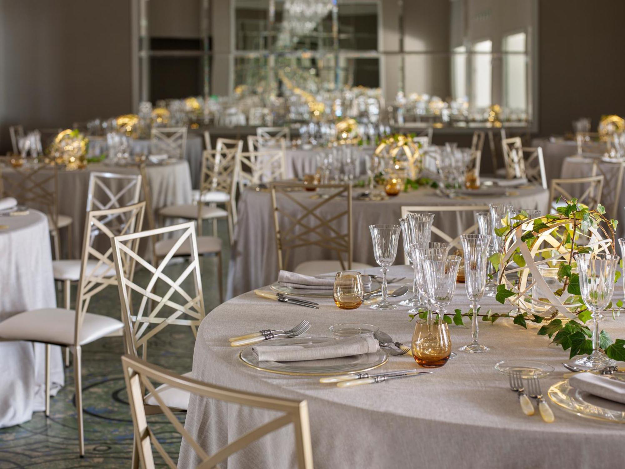 เอ็มอี ซิตเจส เตร์รามาร์ Hotel ซีเจส ภายนอก รูปภาพ The ballroom at the Four Seasons Hotel