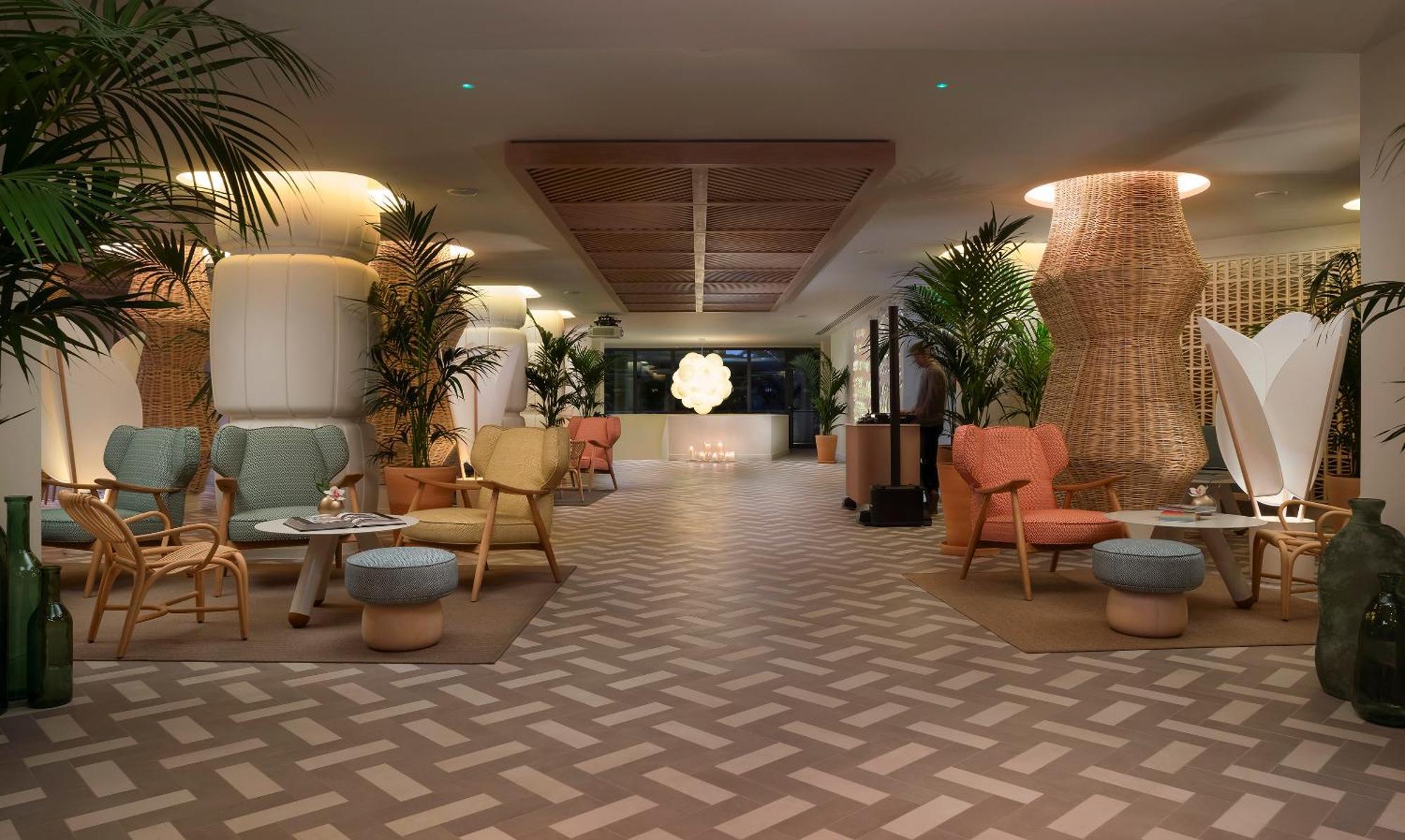 เอ็มอี ซิตเจส เตร์รามาร์ Hotel ซีเจส ภายนอก รูปภาพ The lobby of the hotel